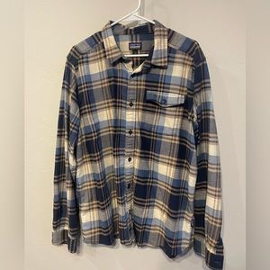 Patagonia | long sleeve button up - Men’s  - Large